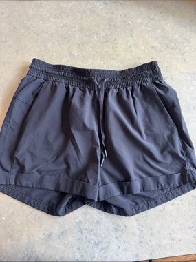 Lululemon Spring Breakaway shorts
